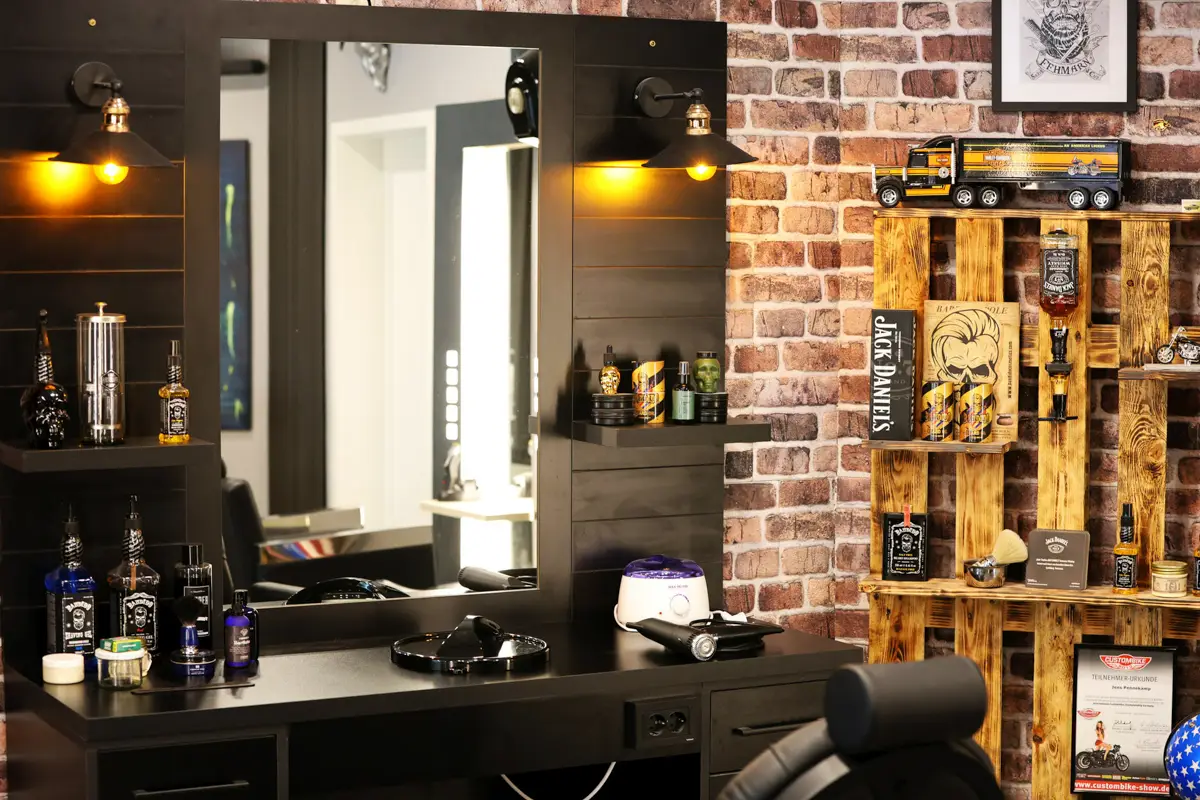 Arbeitsplätze für individuelle Haarstylings bei Die Frisuren Iris